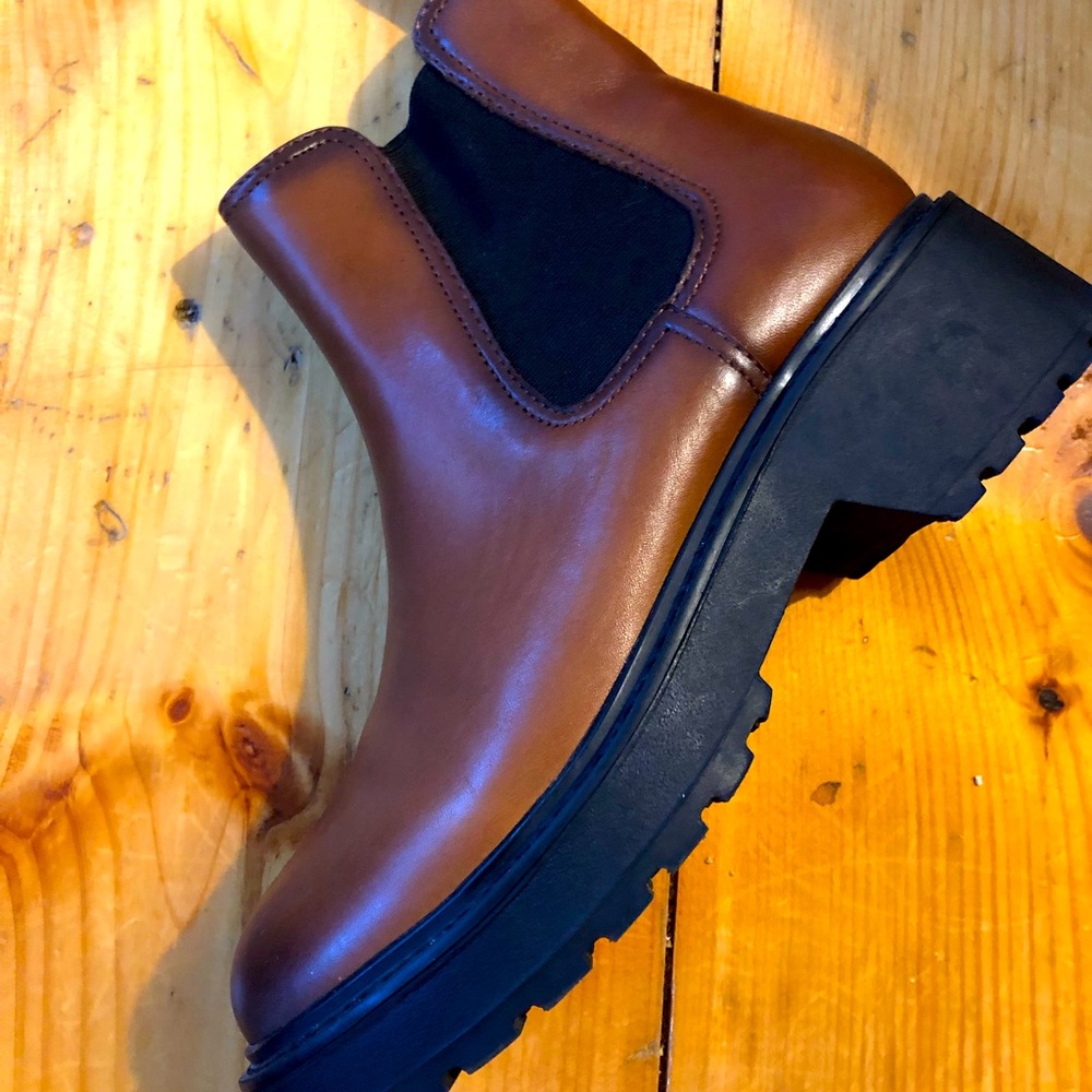 Steve Madden leather ankle edge boot